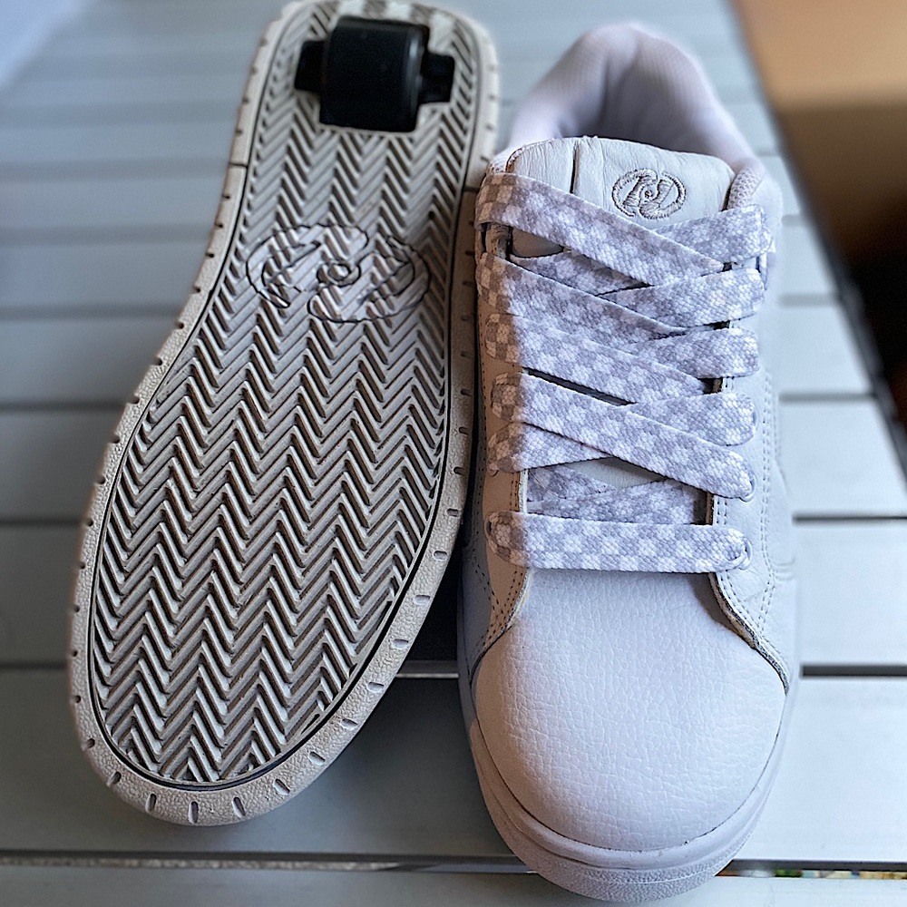 HEELYS skate shoe